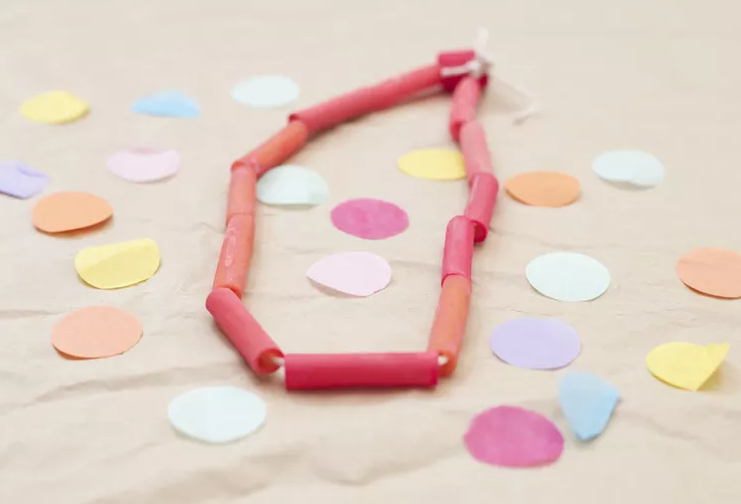 How to Make a Macaroni Necklace